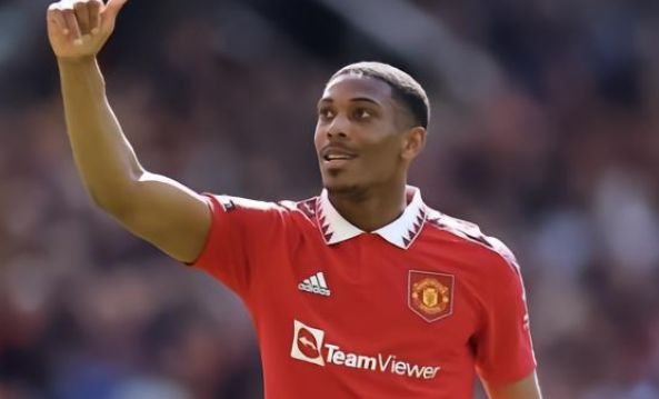 莱万本赛季36场33球，已追平效力巴萨首个赛季的进球数.